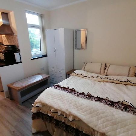 Self-Contained Studio Flat Bathrooms Kitchens Upgrade Locations To City Centre 15 Minutes Walking Distance Nottingham Universities Queen Hospitals City Hospitals 外观 照片