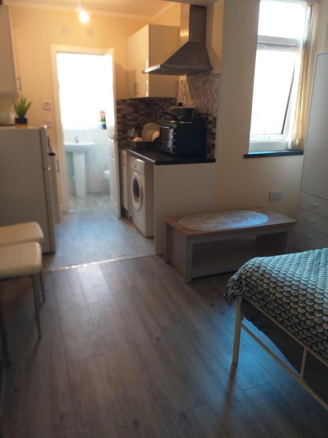 Self-Contained Studio Flat Bathrooms Kitchens Upgrade Locations To City Centre 15 Minutes Walking Distance Nottingham Universities Queen Hospitals City Hospitals 外观 照片