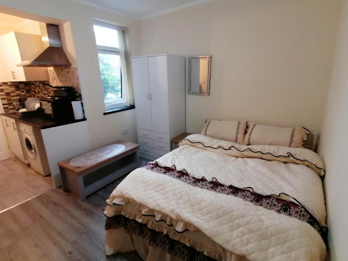 Self-Contained Studio Flat Bathrooms Kitchens Upgrade Locations To City Centre 15 Minutes Walking Distance Nottingham Universities Queen Hospitals City Hospitals 外观 照片