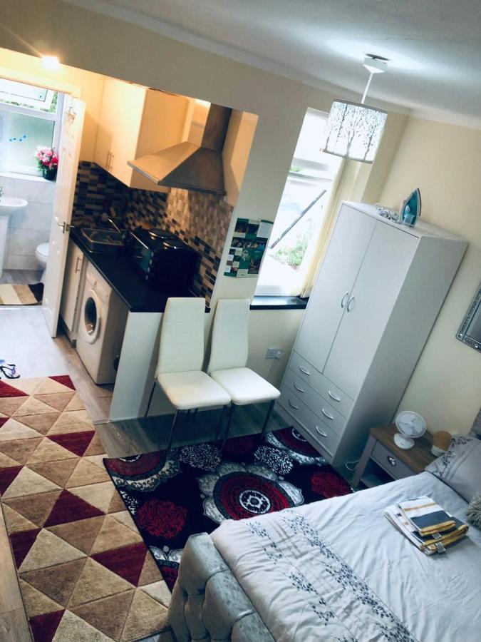 Self-Contained Studio Flat Bathrooms Kitchens Upgrade Locations To City Centre 15 Minutes Walking Distance Nottingham Universities Queen Hospitals City Hospitals 外观 照片